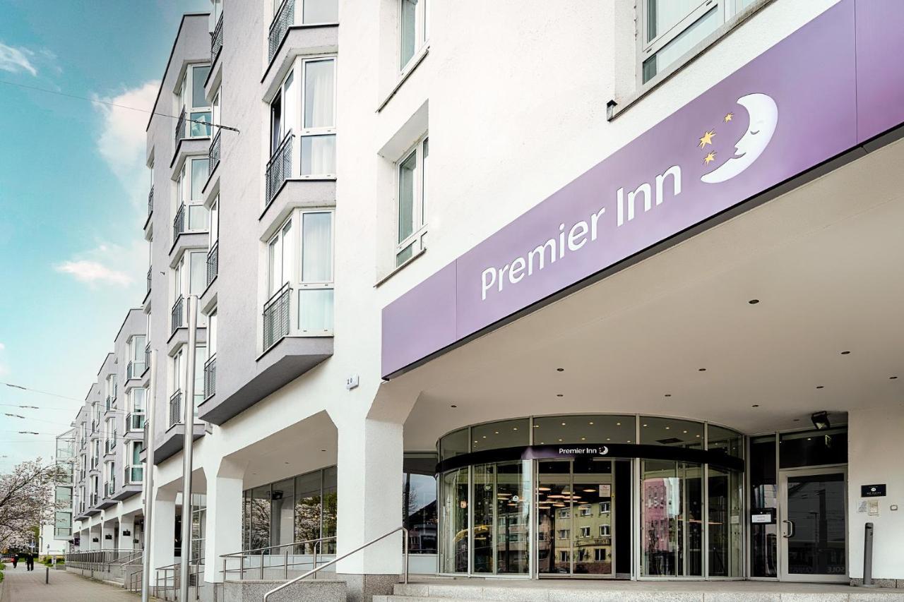 Premier Inn Stuttgart Bad Cannstatt Екстер'єр фото